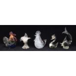 Murano glass. A collection of five pieces to include two different colourways sitting roosters, a