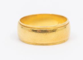 An 18ct gold wedding band, width approx 7mm, size K, weight approx 5gms