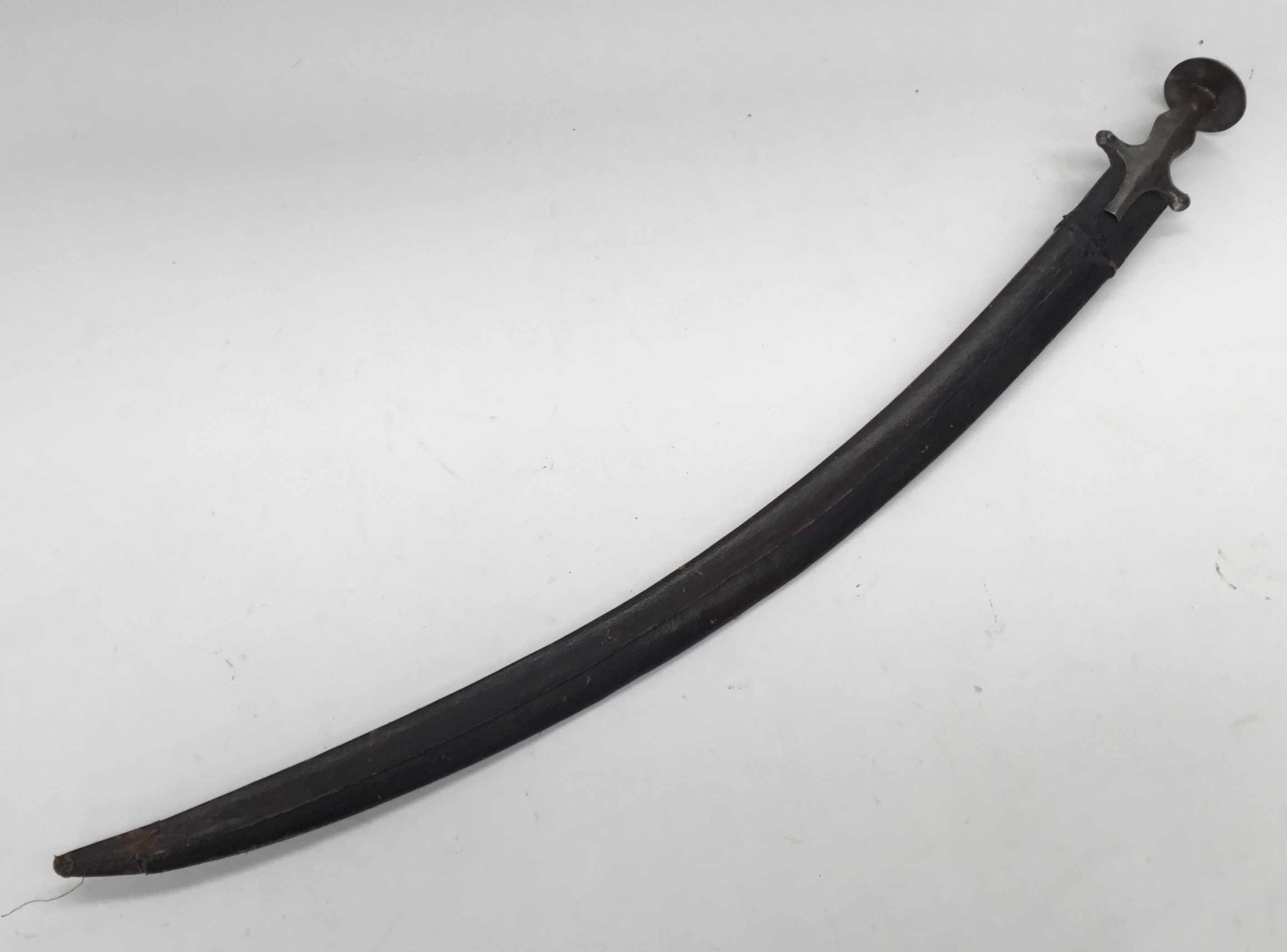 A late 19th / early 20th Indian talwar sword and scabbard. Of traditional form, all steel - Bild 4 aus 6