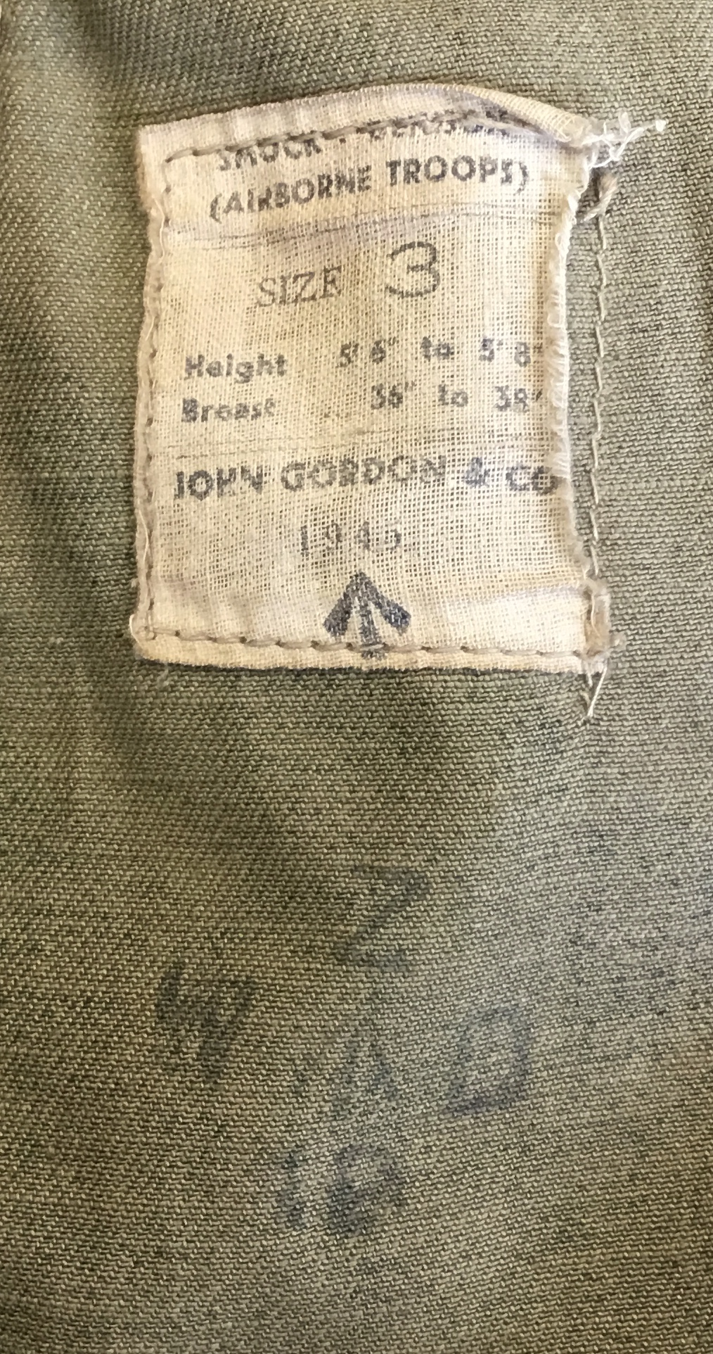 A WW2 era 1945 dated ‘Denison’ airborne paratrooper’s smock. Made from heavy duty, windproof - Image 19 of 19