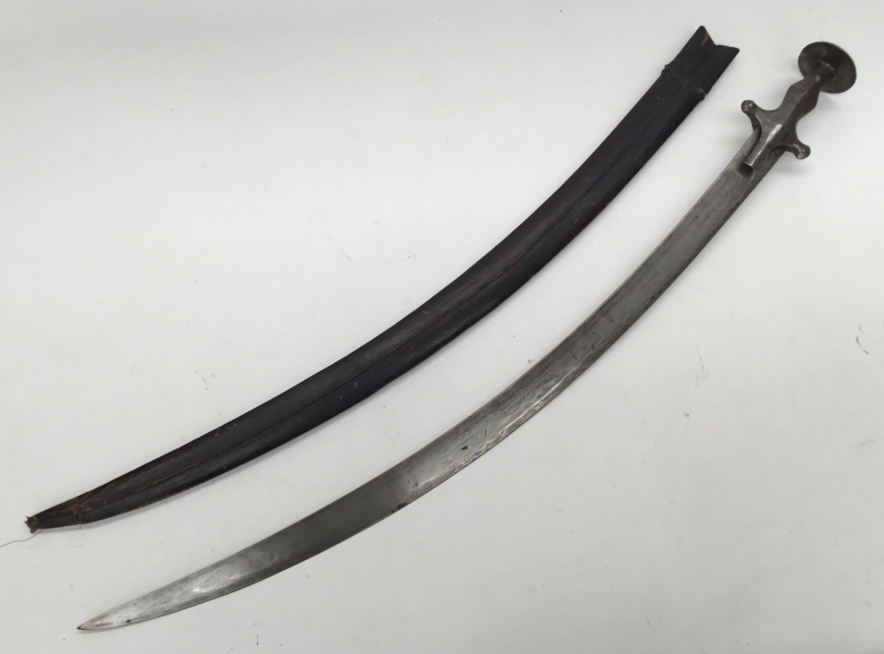 A late 19th / early 20th Indian talwar sword and scabbard. Of traditional form, all steel - Bild 5 aus 6