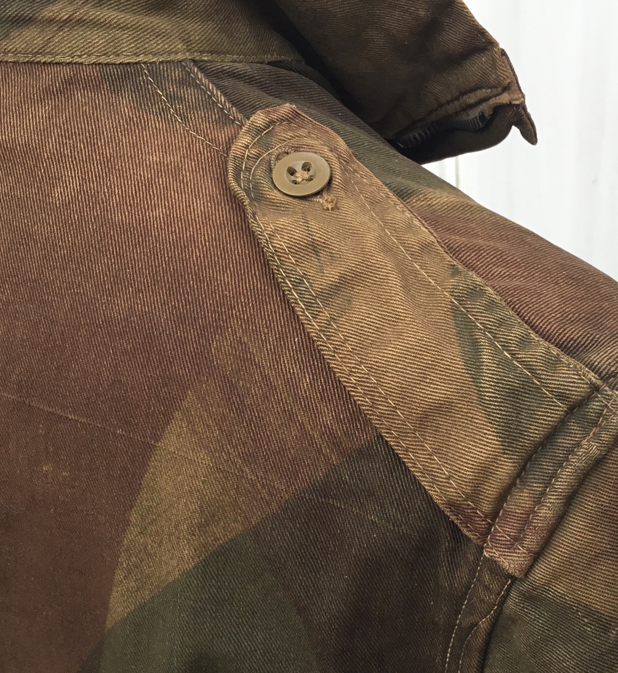A WW2 era 1945 dated ‘Denison’ airborne paratrooper’s smock. Made from heavy duty, windproof - Image 12 of 19