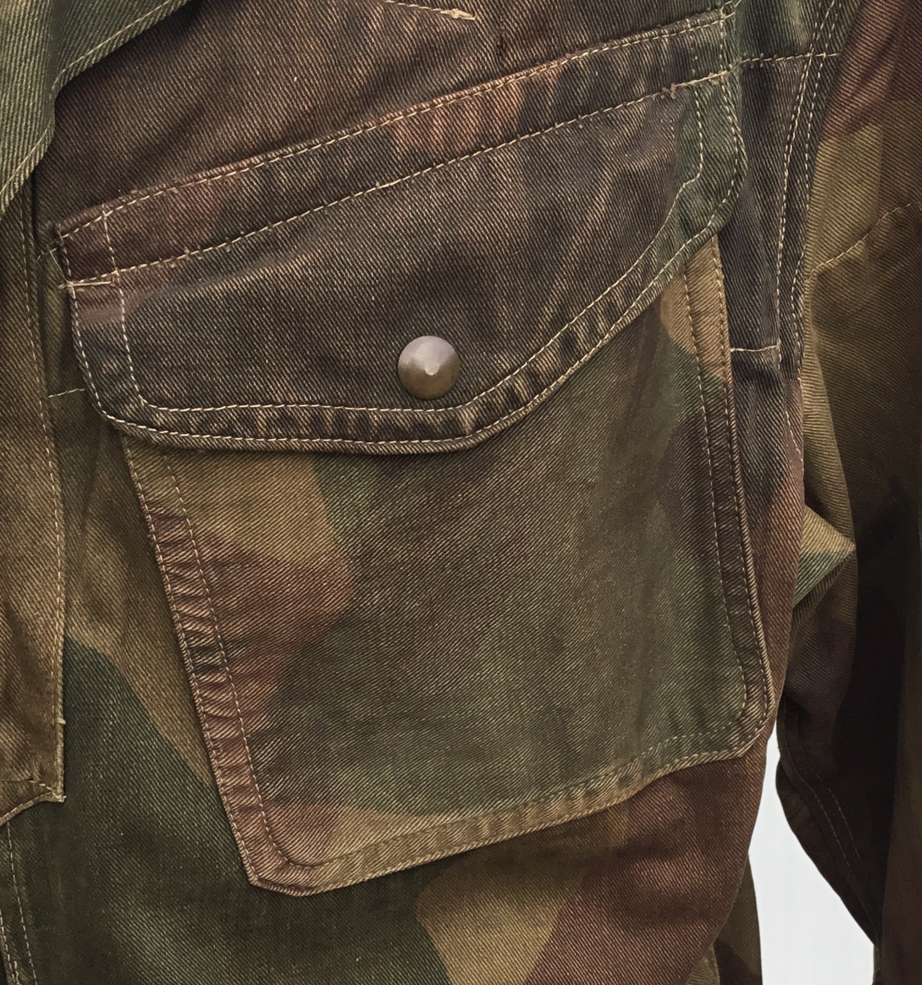 A WW2 era 1945 dated ‘Denison’ airborne paratrooper’s smock. Made from heavy duty, windproof - Image 3 of 19