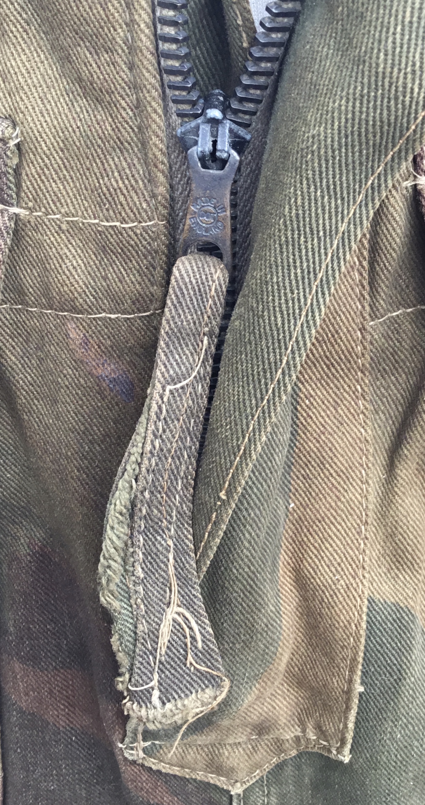 A WW2 era 1945 dated ‘Denison’ airborne paratrooper’s smock. Made from heavy duty, windproof - Image 8 of 19