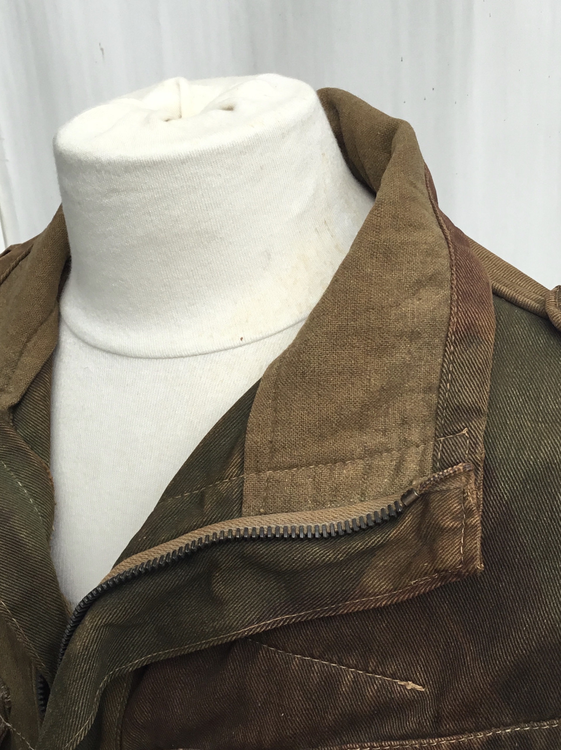A WW2 era 1945 dated ‘Denison’ airborne paratrooper’s smock. Made from heavy duty, windproof - Image 17 of 19