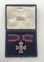 WW1 era Royal Red Cross 2nd class medal with fitted case, by Garrard & Co. The decoration is