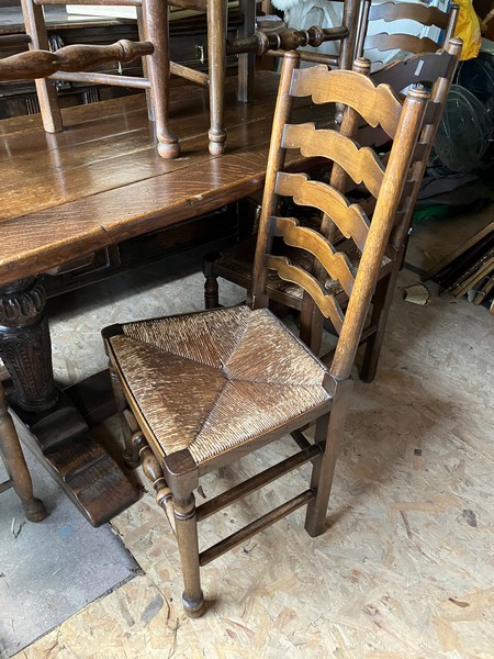 Oak refectory table, 20th century.  2 carved baluster supports with single central stretcher .  plus - Bild 2 aus 4