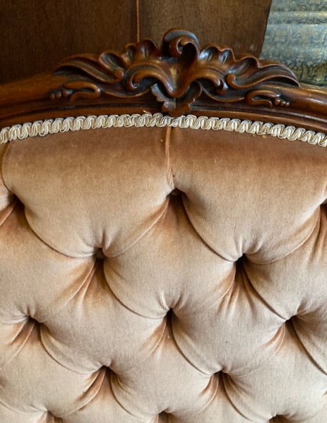 Victorian Pink Sofa mahogany carved frame , scrolled arms with carved detail cariole legs and claw - Bild 4 aus 4