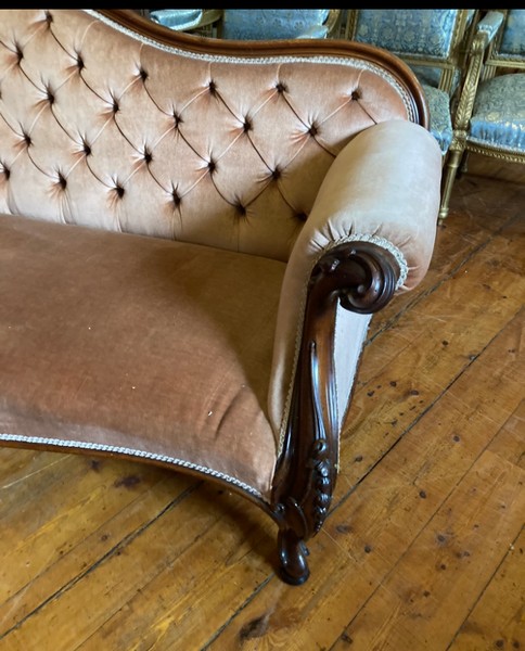 Victorian Pink Sofa mahogany carved frame , scrolled arms with carved detail cariole legs and claw - Bild 3 aus 4