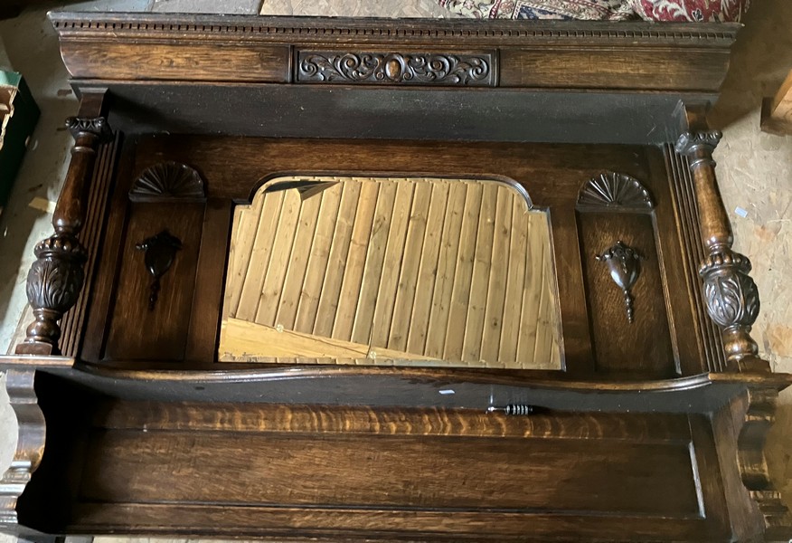 Early 20th Century Oak Mirror backed dresser. Upper plinth detailed dentil carving over a bevelled - Bild 2 aus 2