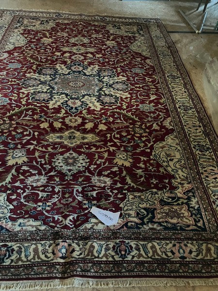 Persian style rug in creams and reds with blue accents 7'3" x 6'1"  aprox - Bild 2 aus 2