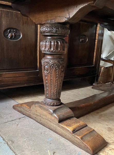 Oak refectory table, 20th century.  2 carved baluster supports with single central stretcher .  plus - Bild 3 aus 4