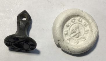 Medieval “chess piece” circular style bronze seal matrix, hexagonally facetted handle with pointed