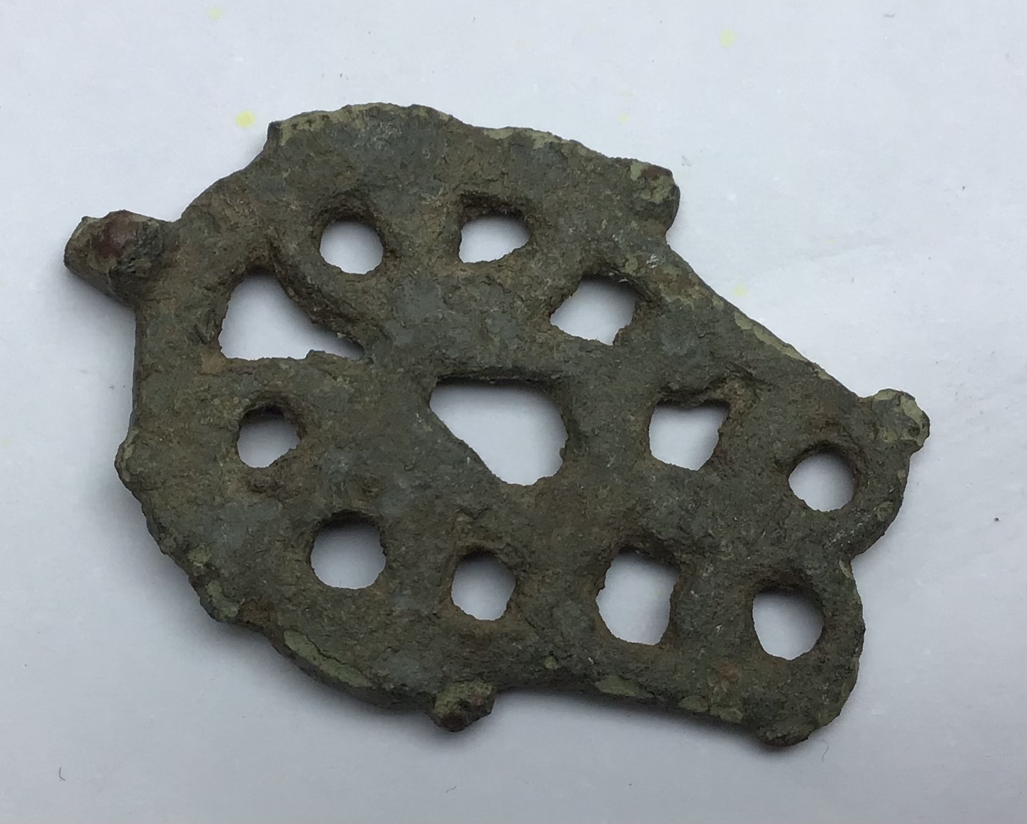 Incomplete medieval copper alloy openwork harness pendant in rather worn condition. The upper part - Image 2 of 3