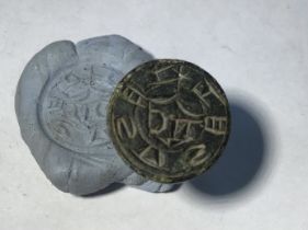 Medieval “chess piece” circular style bronze seal matrix, hexagonally facetted handle with pointed