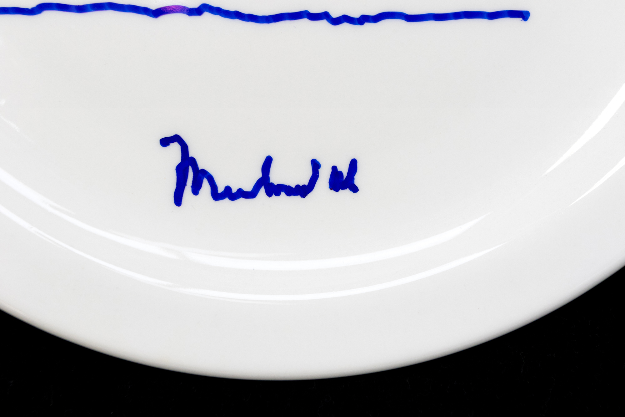 Muhammad Ali: A signed white ceramic plate, Muhammad Ali, with landscape scene in blue, red and - Image 2 of 4