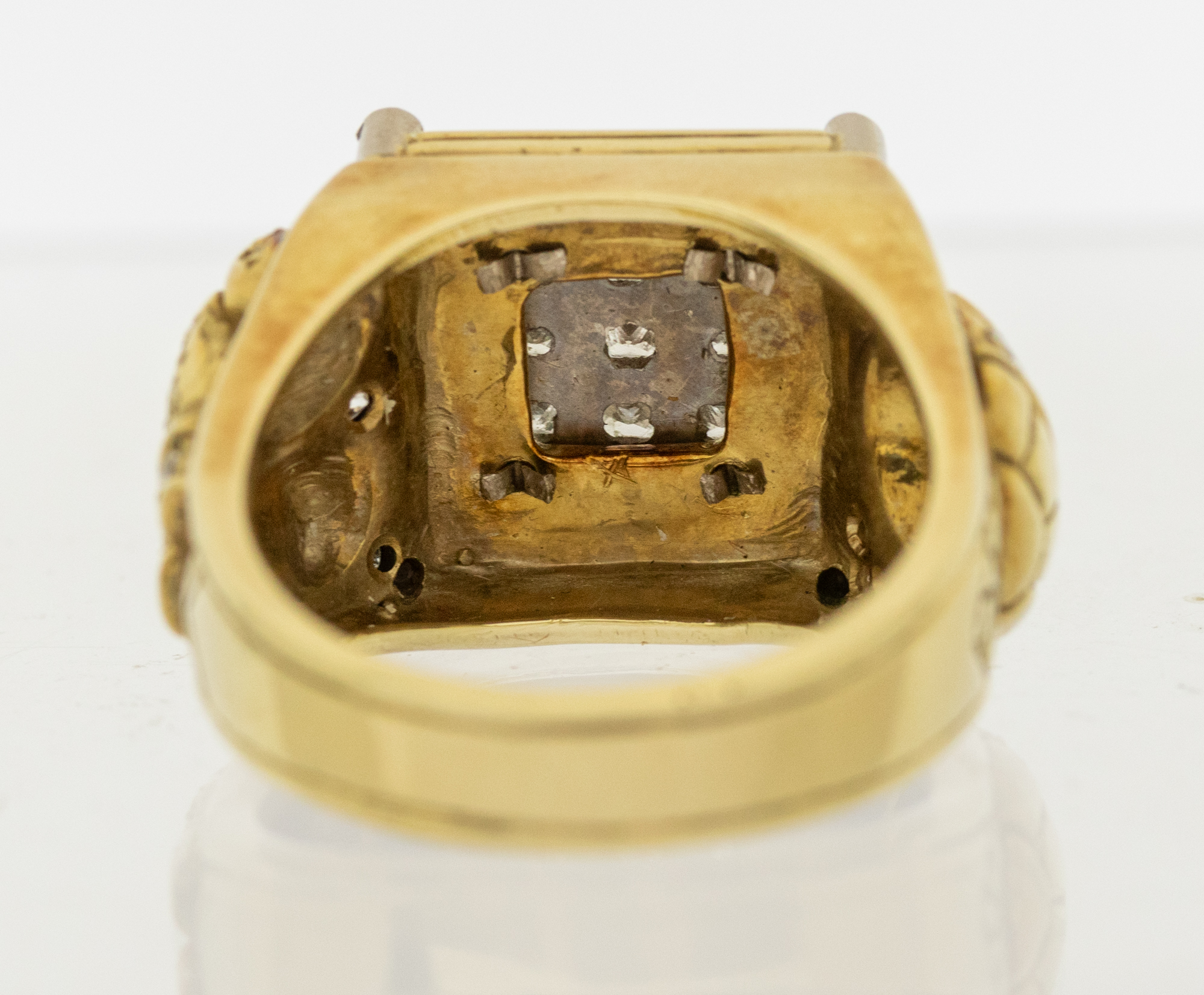 Boxing Interest: A gentleman's diamond and 14ct gold signet ring, designed as a boxing ring, made - Image 3 of 4