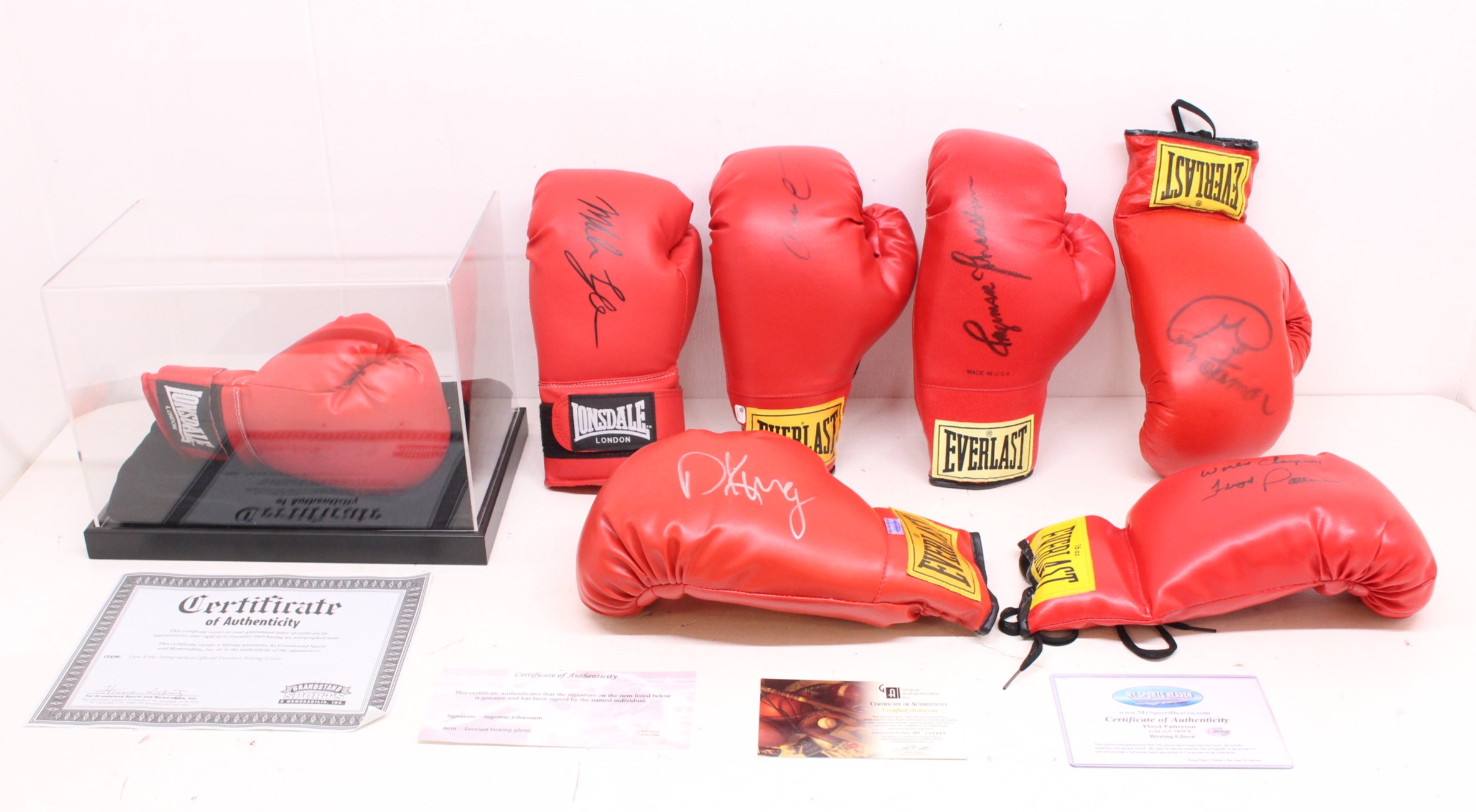 Boxing: A collection of seven assorted signed boxing gloves to comprise: Muhammad Ali (faded, within
