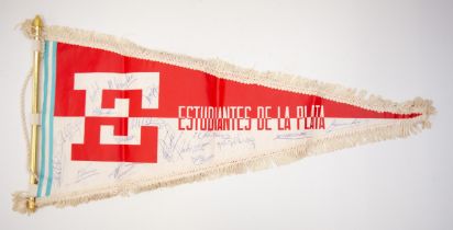 Pennant: An official match signed pennant, issued by Estudiantes de la Plata, for the match