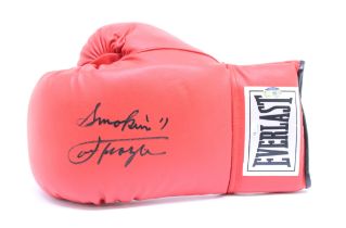 Boxing: A signed Everlast, Smokin' Joe Frazier Boxing Glove, authenticated by Online Authentics OA-