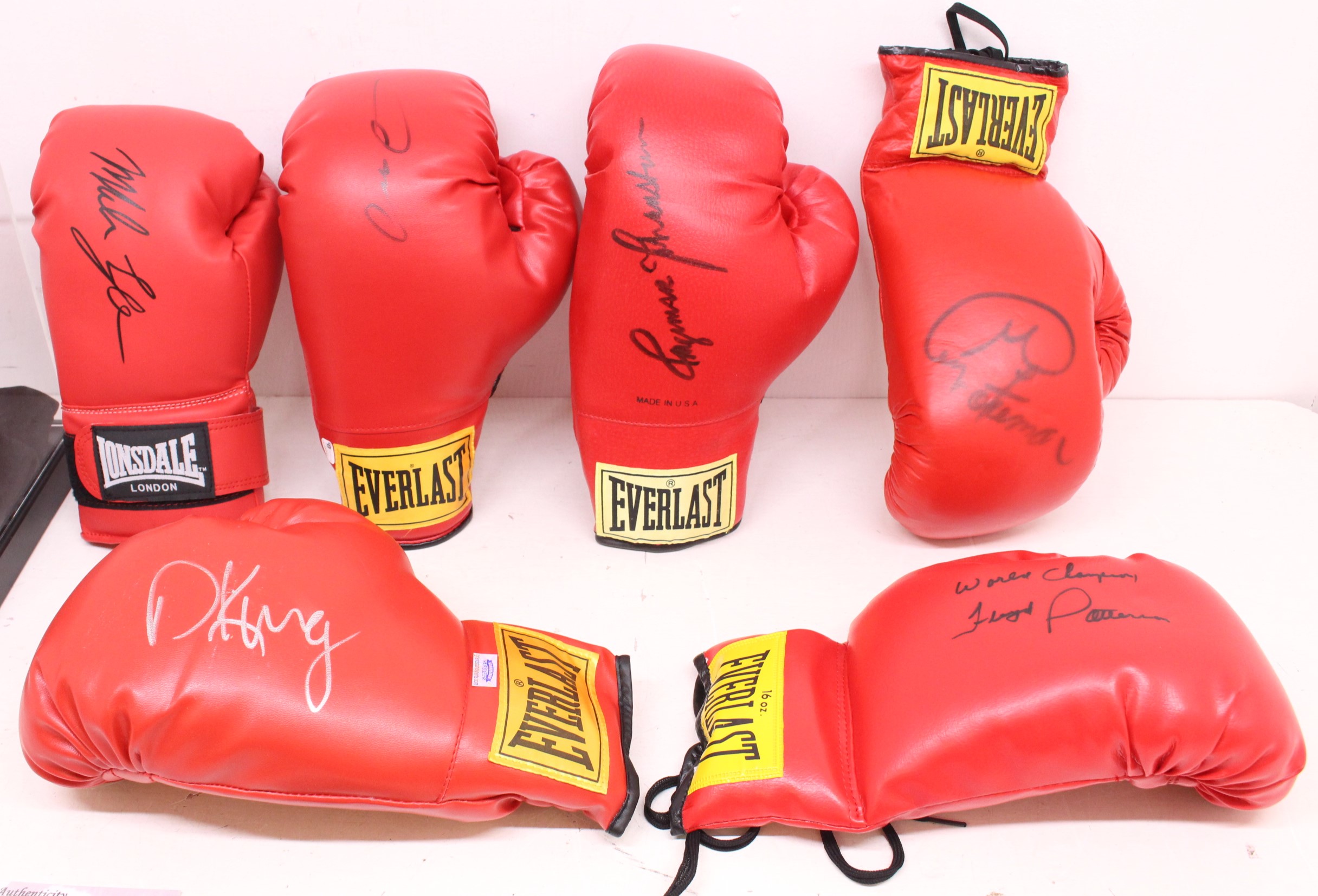 Boxing: A collection of seven assorted signed boxing gloves to comprise: Muhammad Ali (faded, within - Image 2 of 3