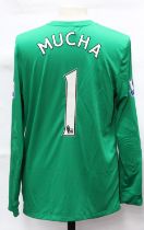 Everton: An Everton goalkeeper football shirt, match issued, 2013-14, long-sleeved, Mucha 1, Size L,