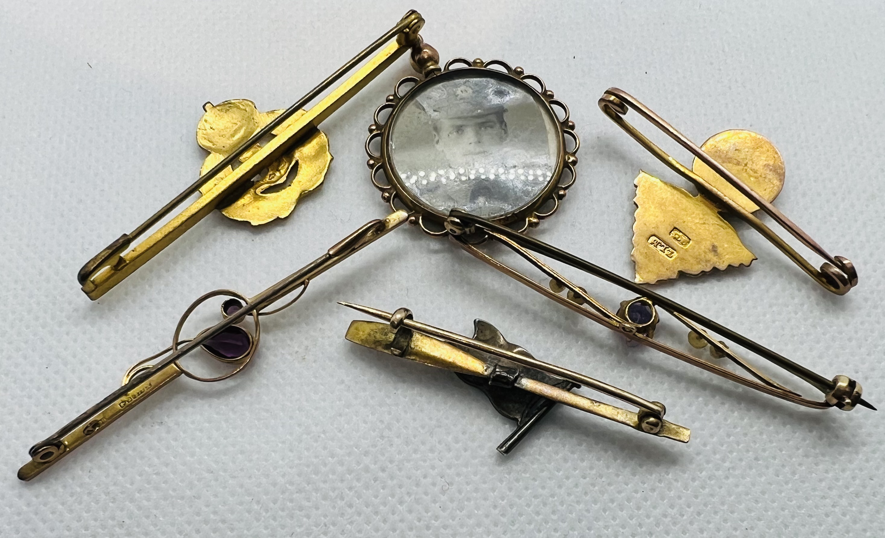 A collection of gold and other jewellery. Featuring a hallmarked 9ct gold glazed locket; two - Image 2 of 2