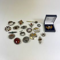 A collection of 19 silver scottish theme brooches total weight approx 200grams.