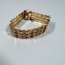 An 18ct yellow gold fancy link bracelet, approx 30grams band width approx 22mm wide.