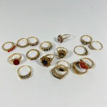 Collection of Rings x 17 - including: -1 x 750 stone diamond ring, size 'N'  -1 x 9ct 5 stone garnet