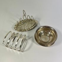 2 silver toast racks and 2 silver dishes - London 1885. Longest rack approx 13cm long. Total