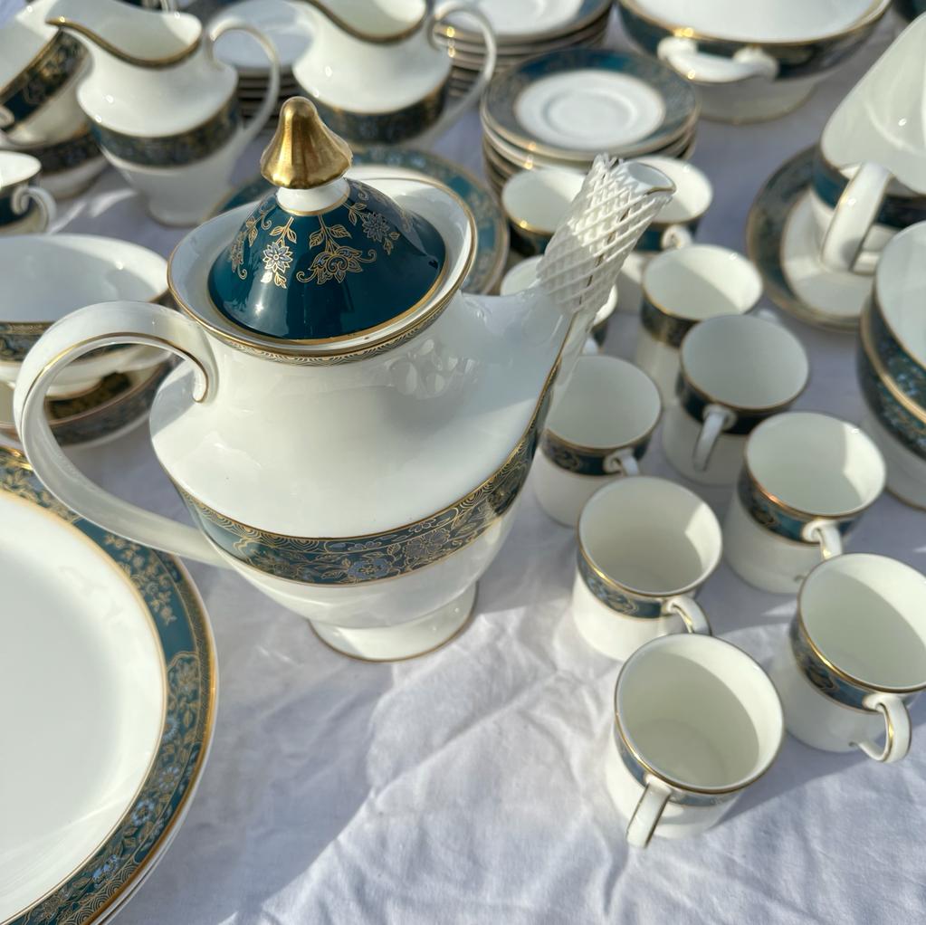 A large collection of Royal Doulton Carlyle dinner service This service was used as a prop in the - Image 17 of 19