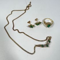 A 10ct yellow gold emerald and diamond necklace/ Approximately 43cm long, approximately 5.3 grams