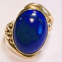 Cabochon oval lapis lazuli 9ct yellow gold ring. Approximate gross weight 7.4 grams