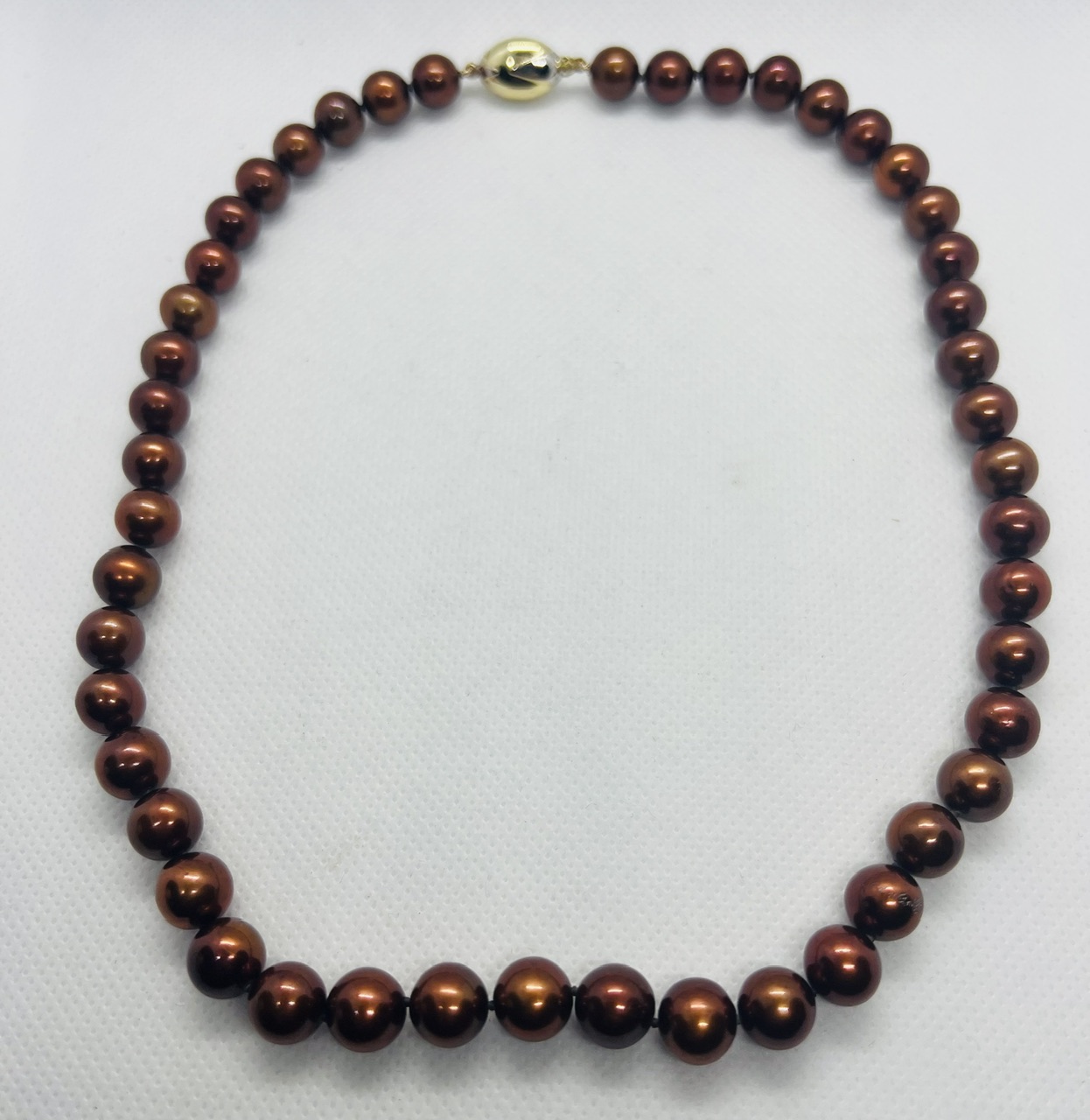 ******AWAY TO VENDOR****** Stylised "coffee bean" clasped Princess length brown cultured pearl - Image 4 of 4