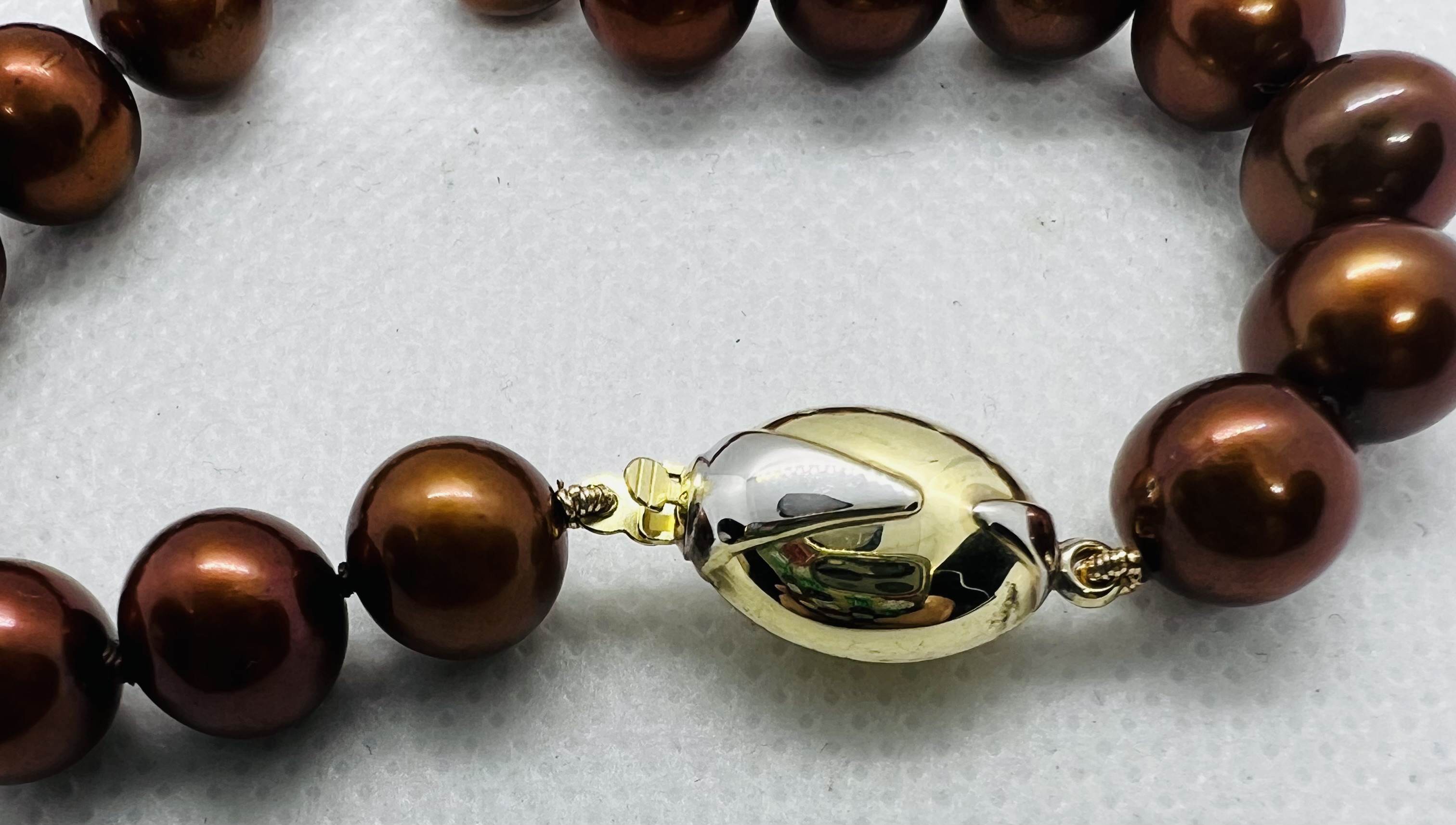 ******AWAY TO VENDOR****** Stylised "coffee bean" clasped Princess length brown cultured pearl - Image 2 of 4