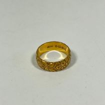 A Hallmarked 18ct yellow gold foliate engraved band ring, size T approx 9grams band width approx