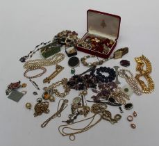 A collection of vintage costume jewellery to include gold plated and gold tone items, a Wedgwood