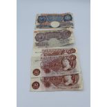Three Ten shilling notes, Queen Elizabeth 15th February 1967 35y-16x-B63N One pound emergency