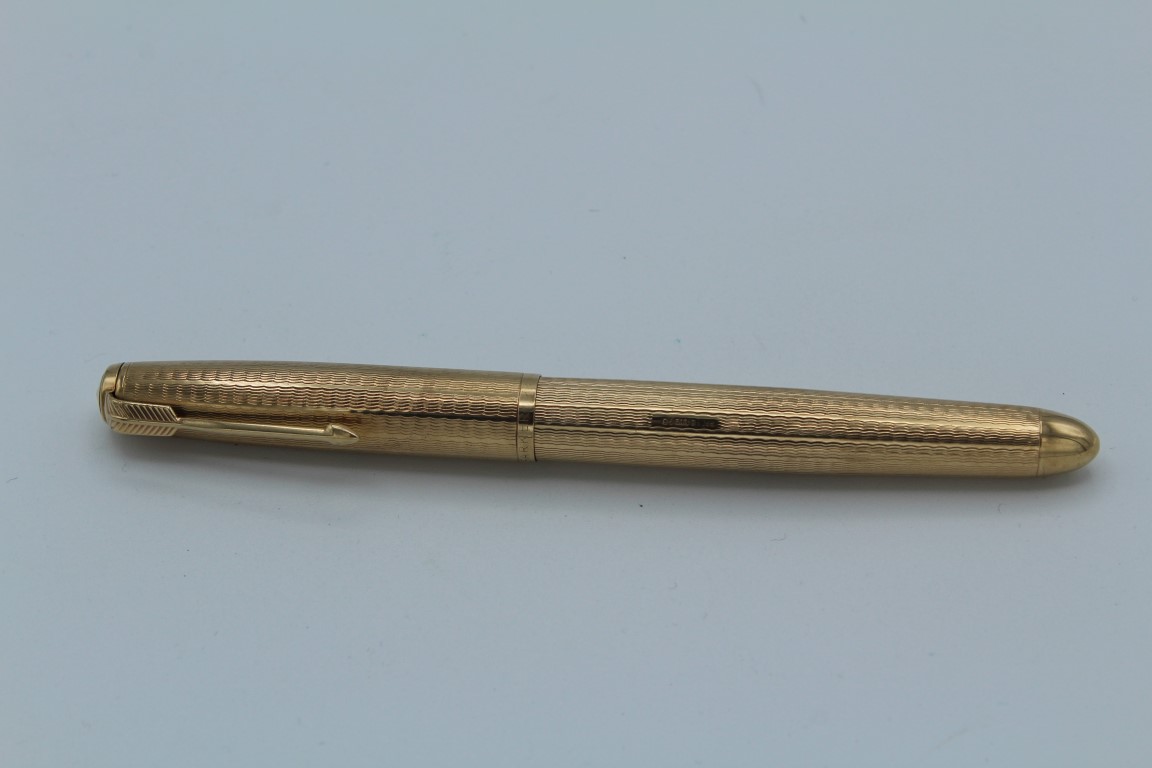 A 9ct gold Parker 51 Presential fountain pen. Hallmarks for London 1961/1962, 14cm - Image 2 of 3