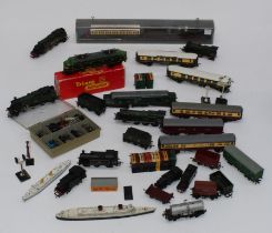 A cased Triang Lord of the Isles locomotive and various Triang locomotives including The Albert Hall