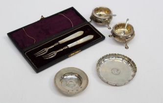 Daniel and Charles Houle, a pair of Victorian silver bun form salts, London 1849, a cased pair of