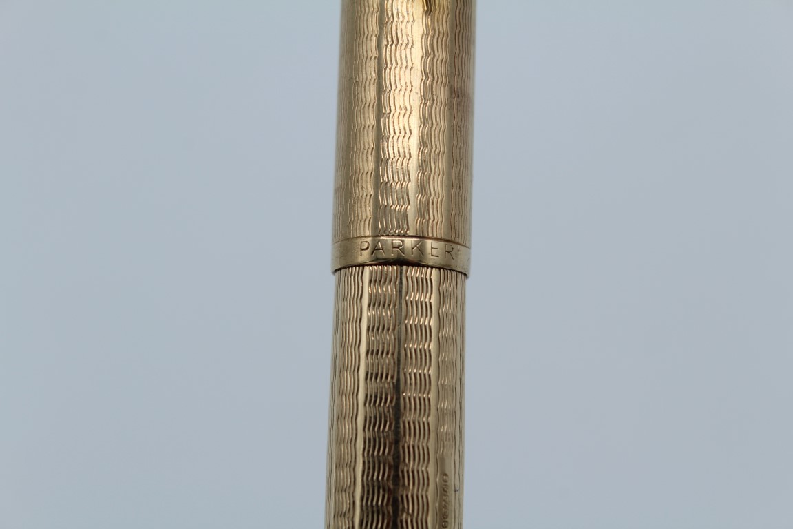 A 9ct gold Parker 51 Presential fountain pen. Hallmarks for London 1961/1962, 14cm - Image 3 of 3