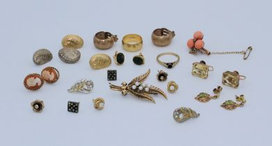 A mixed parcel of gold and yellow metal jewellery. Comprising gem set and other earrings, 18 carat