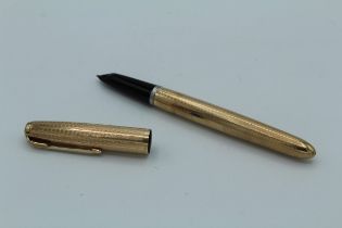 A 9ct gold Parker 51 Presidential fountain pen. Hallmarks for London, 1957/1958, 14cm