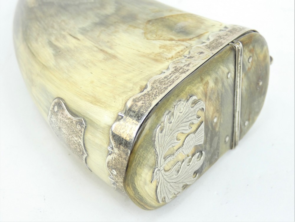 19th century silver mounted Scottish horn table snuff with hinged lid and thistle decoration. - Image 8 of 12