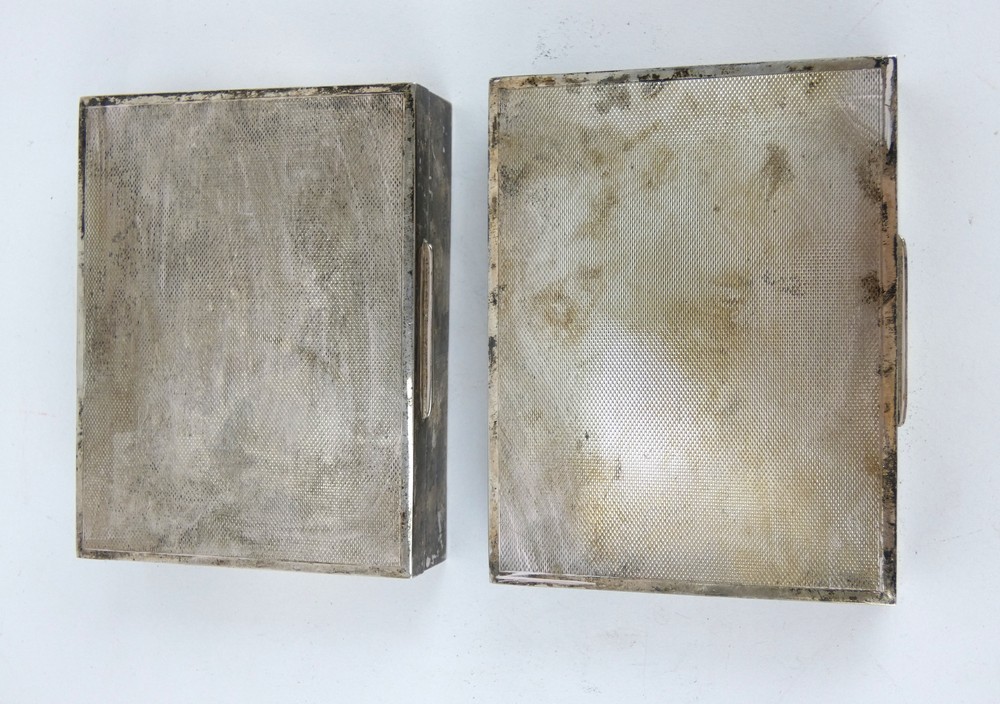 Matching pair of engine turned silver cigarette boxes. Hallmarked Walker & Hall, Chester 1938 - Image 2 of 4