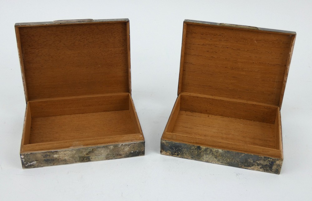 Matching pair of engine turned silver cigarette boxes. Hallmarked Walker & Hall, Chester 1938 - Image 3 of 4
