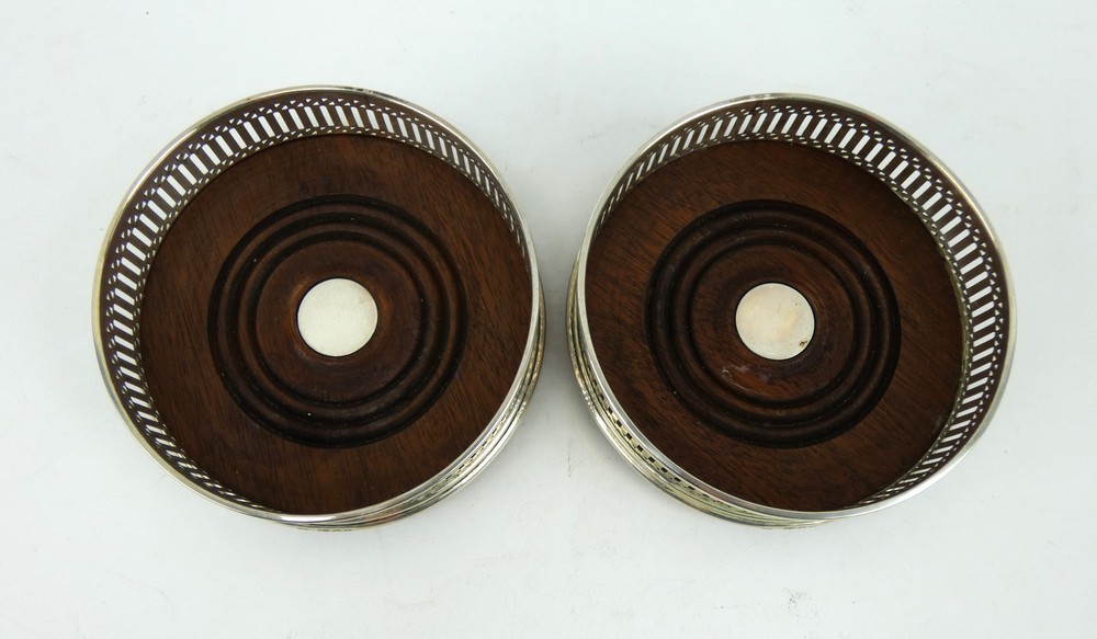 A pair of Georgian style silver wine coasters with mahogany bases. Hallmarked for London 1990 - Image 2 of 3