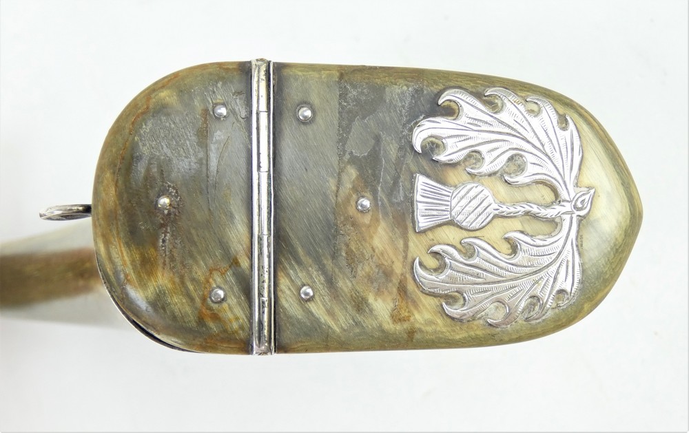 19th century silver mounted Scottish horn table snuff with hinged lid and thistle decoration. - Image 9 of 12